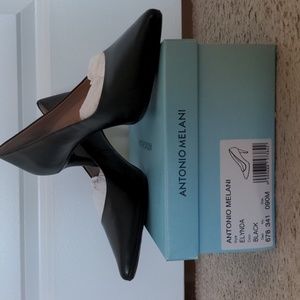 New in box Antonio Meloni black leather pumps